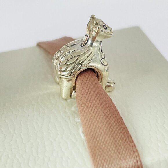 Authentic Pandora Winniper Charm Rare Retired Exclusive Comes In Box - Picture 3 of 4